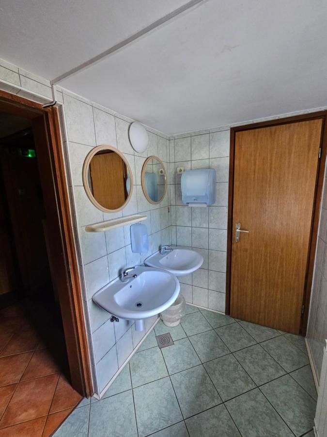 Hotel Ruska Koca Hočko Pohorje Exterior foto